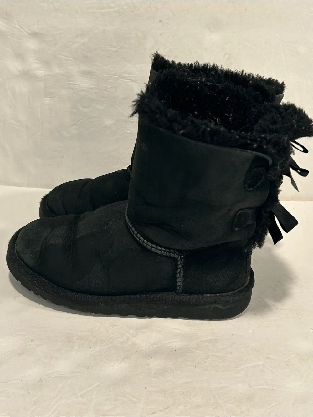 UGG Bailey Bow II Boots Youth Girls Size 2 Wool Lined Suede Sheepskin Black